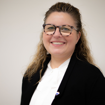 Lucia Lombardi dell'agenzia RE/MAX Immobiliari Uniti di Napoli con ...