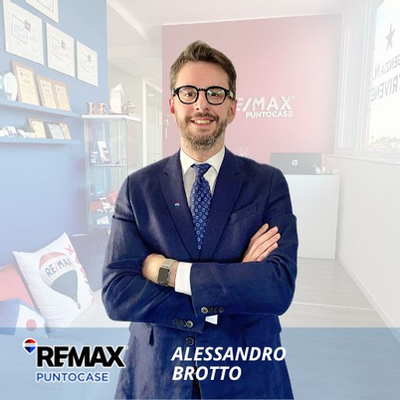 Alessandro Brotto Dell agenzia RE MAX Puntocase Di Vigonza Con Ruolo 