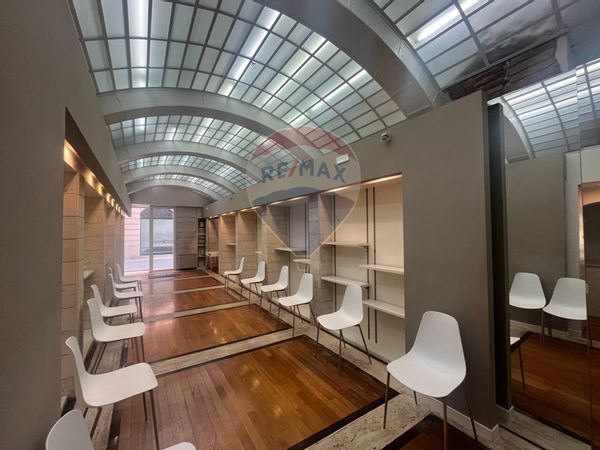 Locale Commerciale Centro Storico, Foligno, PG Affitto