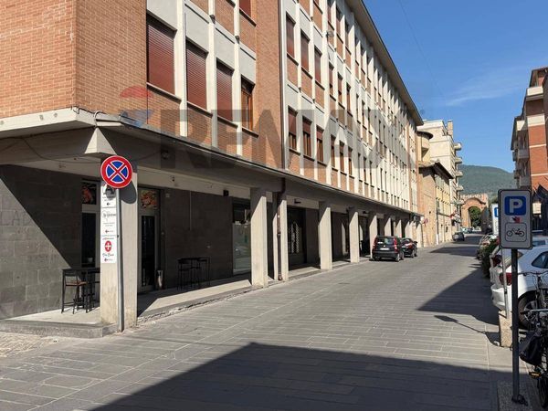 Negozio Centro Storico, Foligno, PG Affitto - Foto 2