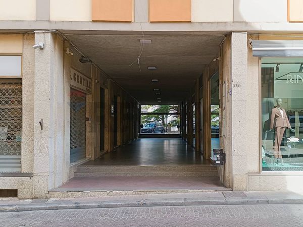 Locale Commerciale Centro storico - zona centrale, Enna, EN Affitto - Foto 2