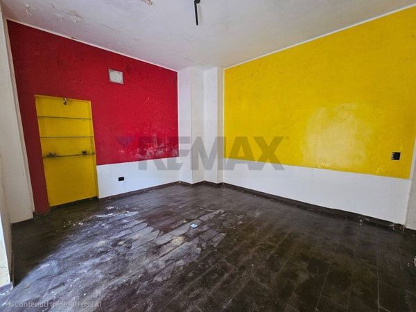 Locale Commerciale Centro, Salerno, SA Affitto - Foto 3