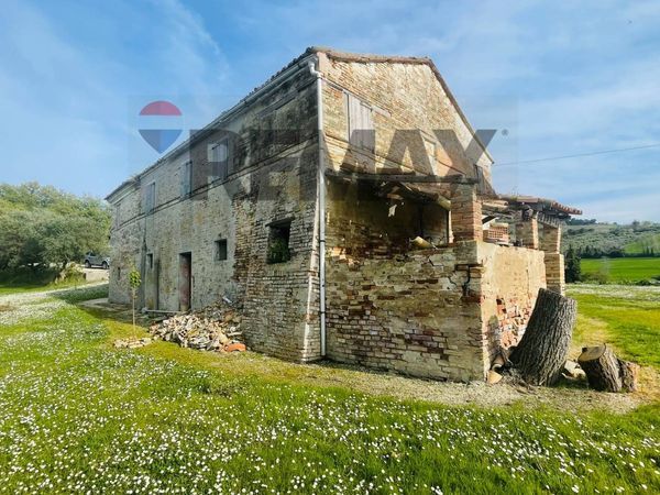 Cascina/Casale Potenza Picena, MC Vendita