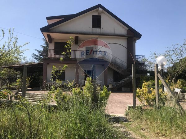 Villa singola Pedara, CT Vendita