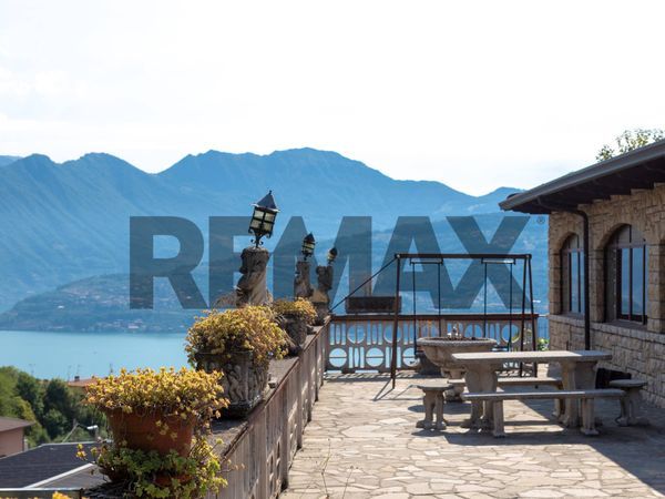 Villa o villino Cambianica, Tavernola Bergamasca, BG Vendita