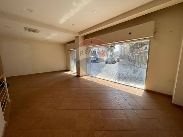 Locale Commerciale Centro, Benevento, BN Affitto - Foto 3