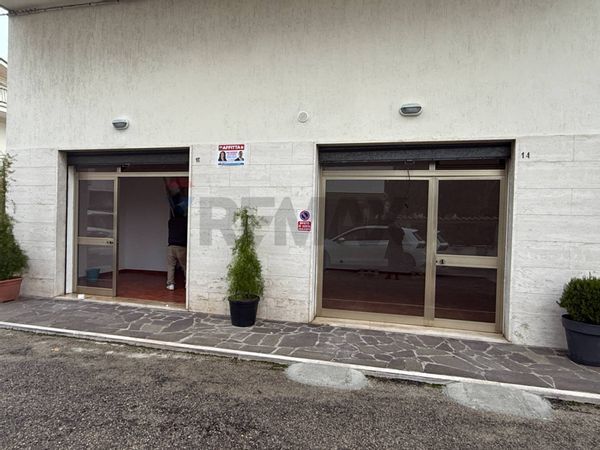 Locale Commerciale Porta Nuova, Pescara, PE Affitto