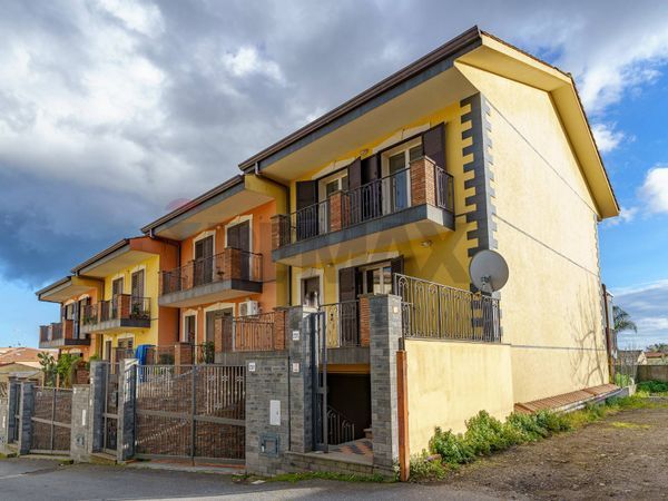 Villa a schiera Pennisi, Acireale, CT Vendita