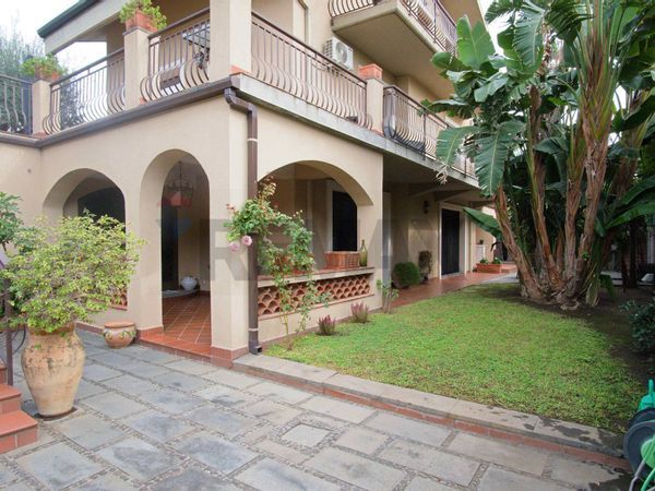 Villa singola Sant'Agata li Battiati, CT Vendita