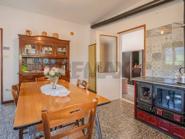 Porzione di casa Lagrimone, Tizzano Val Parma, PR Vendita