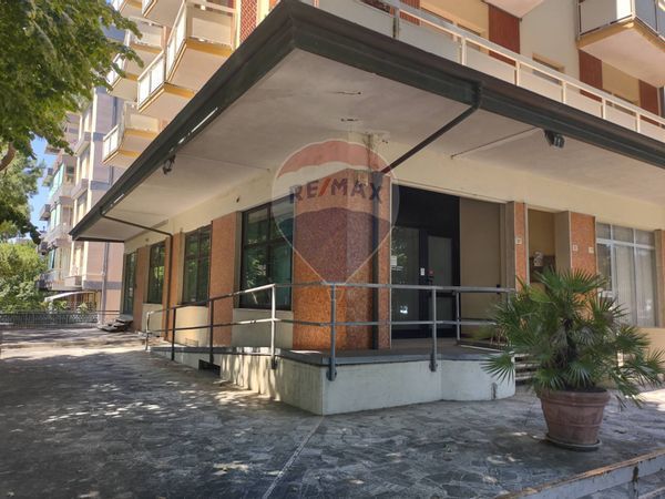 Locale Commerciale Viserba, Rimini, RN Affitto