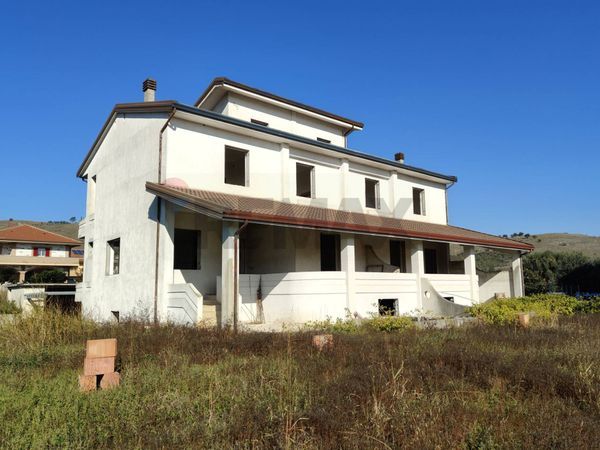 Villa a schiera Castel Morrone, CE Vendita