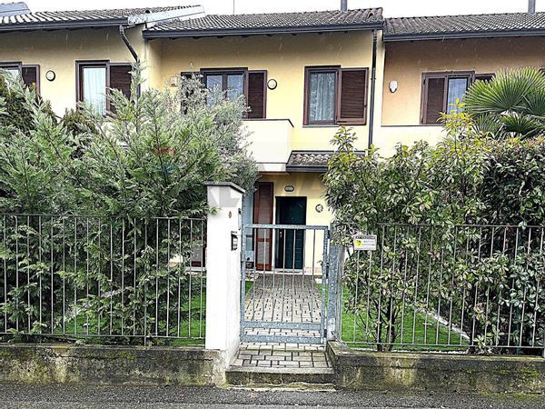 Villa a schiera Magnago, MI Vendita