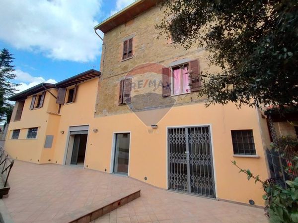 Locale Commerciale Fontignano, Perugia, PG Affitto