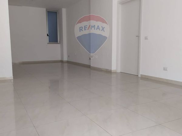 Locale Commerciale Centro direzionale, Matera, MT Affitto - Foto 2