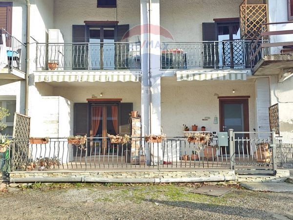 Porzione di casa Bardello con Malgesso e Bregano, VA Vendita