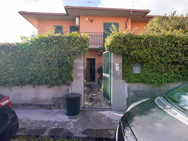 Villa a schiera San Pietro Clarenza, CT Vendita