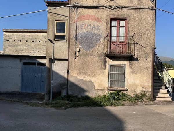 Porzione di casa Sant'Andrea del Garigliano, FR Vendita