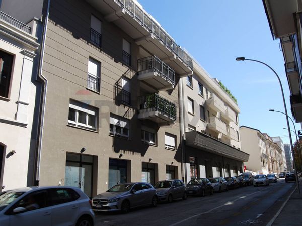 Locale Commerciale Centro storico, L'Aquila, AQ Affitto