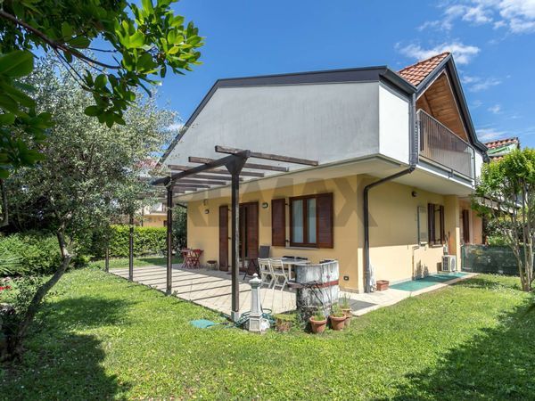 Villa a schiera Trezzano Rosa, MI Vendita