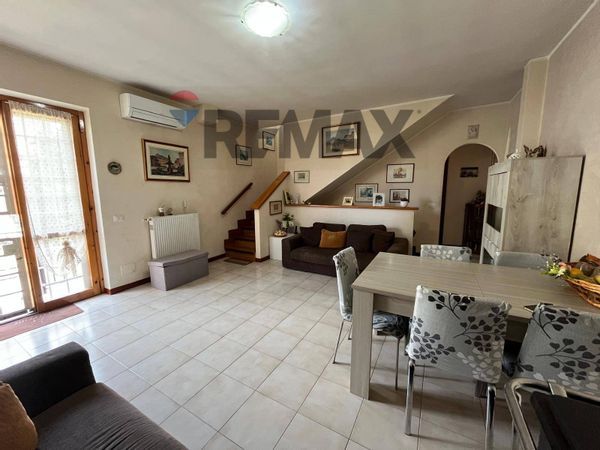 Villa a schiera Anguillara Sabazia, RM Vendita