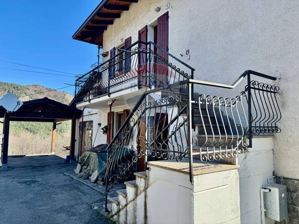 Porzione di casa Villa Minozzo, RE Vendita