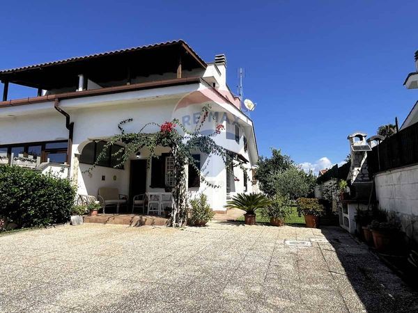 Villetta bifamiliare Nuova California, Ardea, RM Vendita