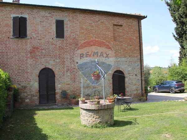 Cascina/Casale Montepulciano, SI Vendita