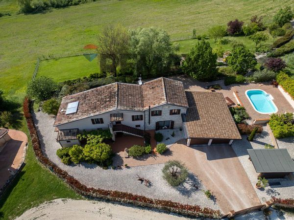 Villa singola Arcevia, AN Vendita