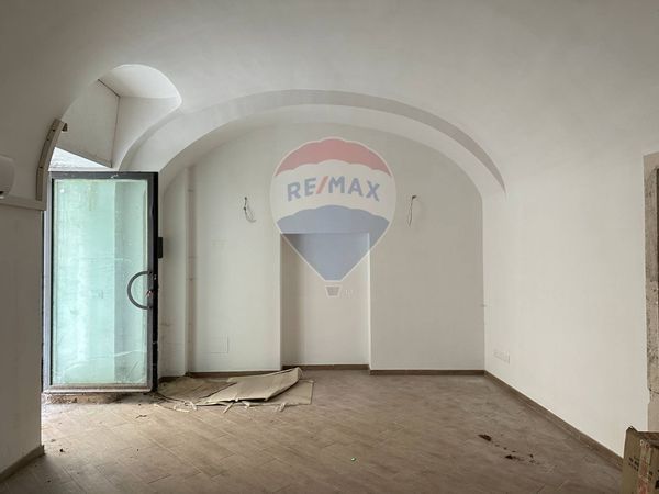 Locale Commerciale Centro storico, L'Aquila, AQ Vendita - Foto 3