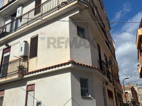 Casa Indipendente Santa Teresa di Riva, ME Vendita