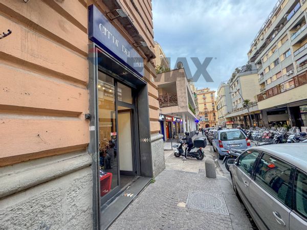 Locale Commerciale Vomero, Napoli, NA Vendita