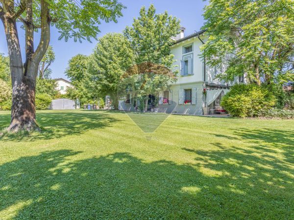 Villa singola Centro, Carpi, MO Vendita