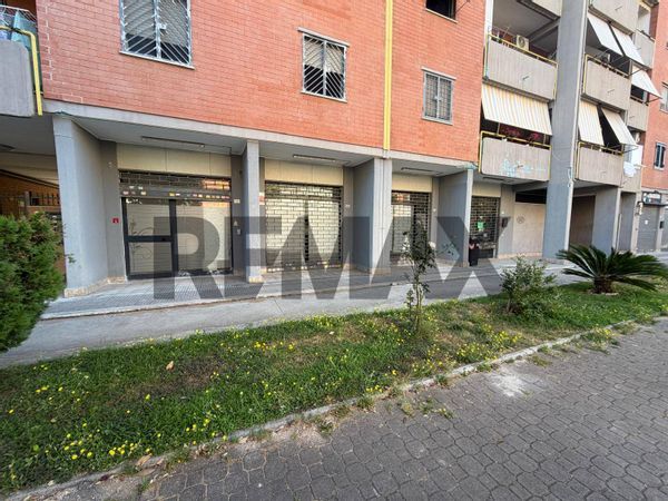 Locale Commerciale Aprilia, LT Affitto - Foto 2