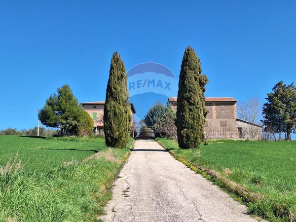 Cascina/Casale Turrita, Montefalco, PG Vendita