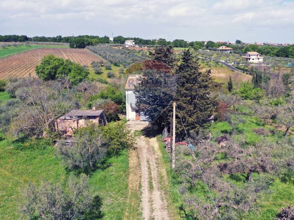 Cascina/Casale Perilli, Santa Maria Imbaro, CH Vendita