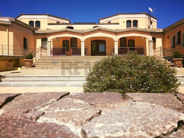 Stabile/Palazzo Sardara, SU Vendita