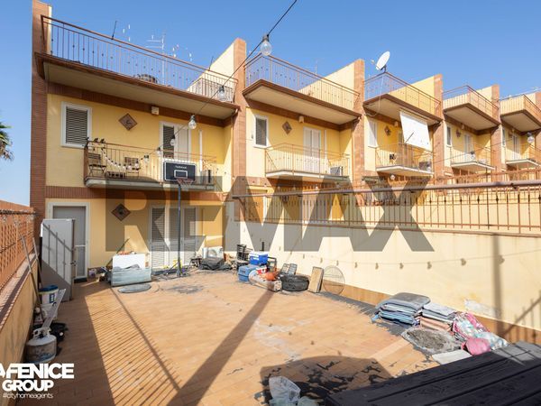 Villa a schiera Motta Sant'Anastasia, CT Vendita