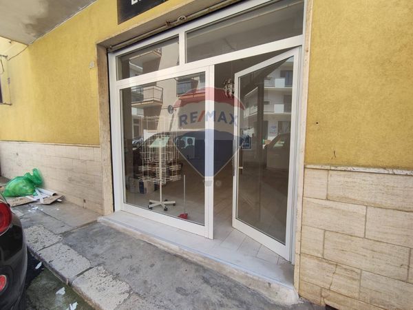 Locale Commerciale Laterza, TA Affitto