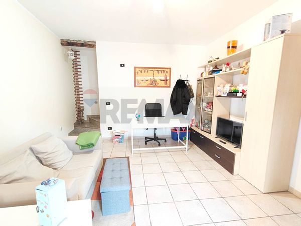 Porzione di casa Bardello con Malgesso e Bregano, VA Vendita - Foto 2