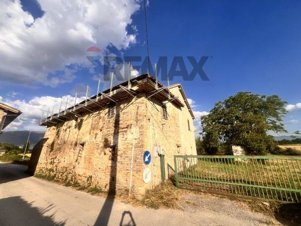 Casa Indipendente Fratta, Montefalco, PG Vendita