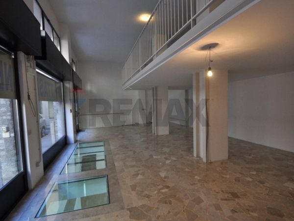 Negozio Carrobio, Milano, MI Affitto