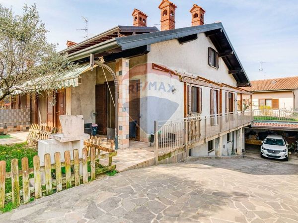 Villetta bifamiliare Cavaria con Premezzo, VA Vendita
