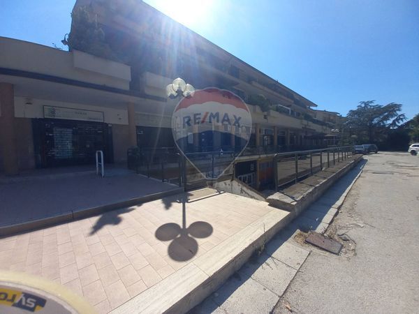 Locale Commerciale Caserta 2 (Centuriano), Caserta, CE Affitto - Foto 4