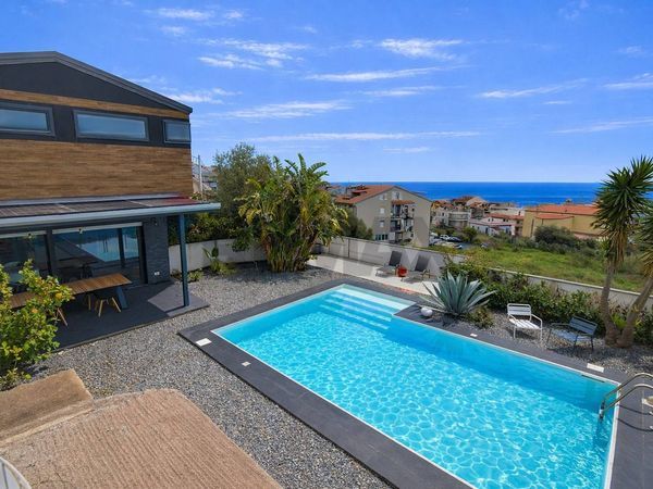 Villa singola Santa Teresa di Riva, ME Vendita