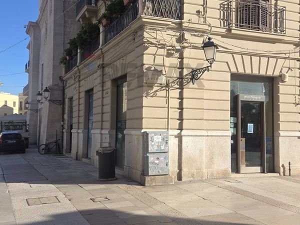 Locale Commerciale Città Vecchia, Bari, BA Affitto