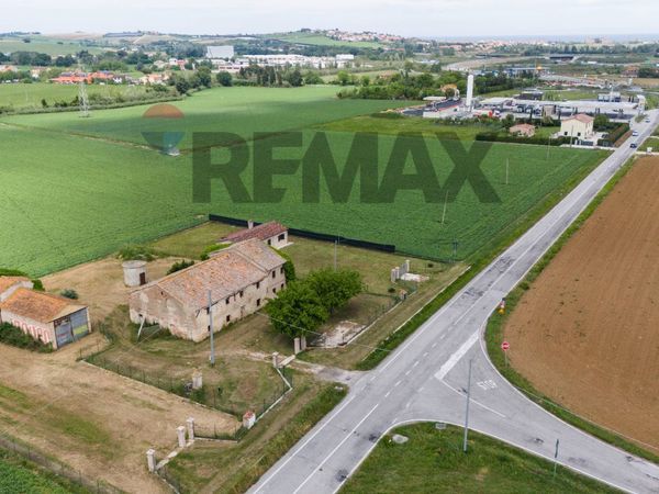 Cascina/Casale Chiaravalle, AN Vendita