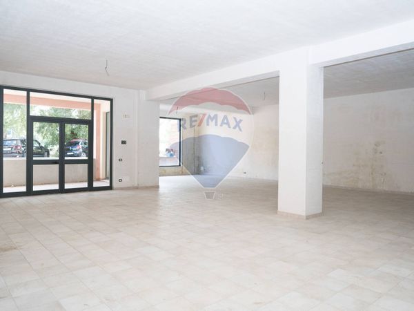 Locale Commerciale Enna, EN Vendita