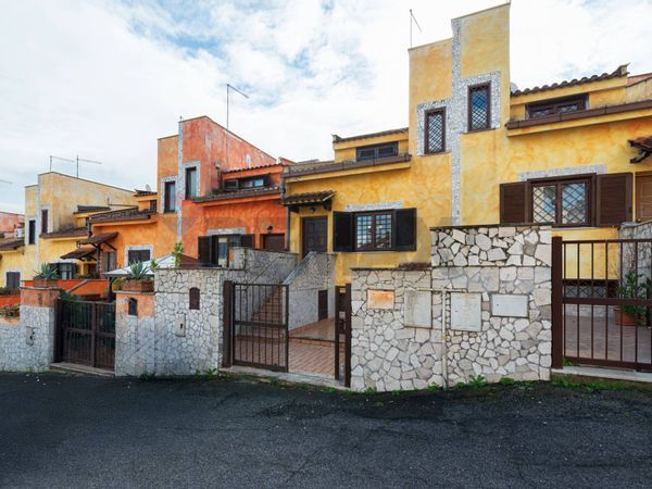 Villa a schiera Capena, RM Vendita