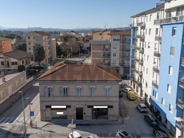 Negozio Chiaravalle, AN Affitto